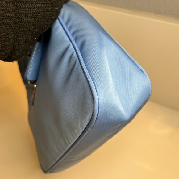 🎀 Prada
Re-Edition 2000 mini bag - Picture 6 of 17